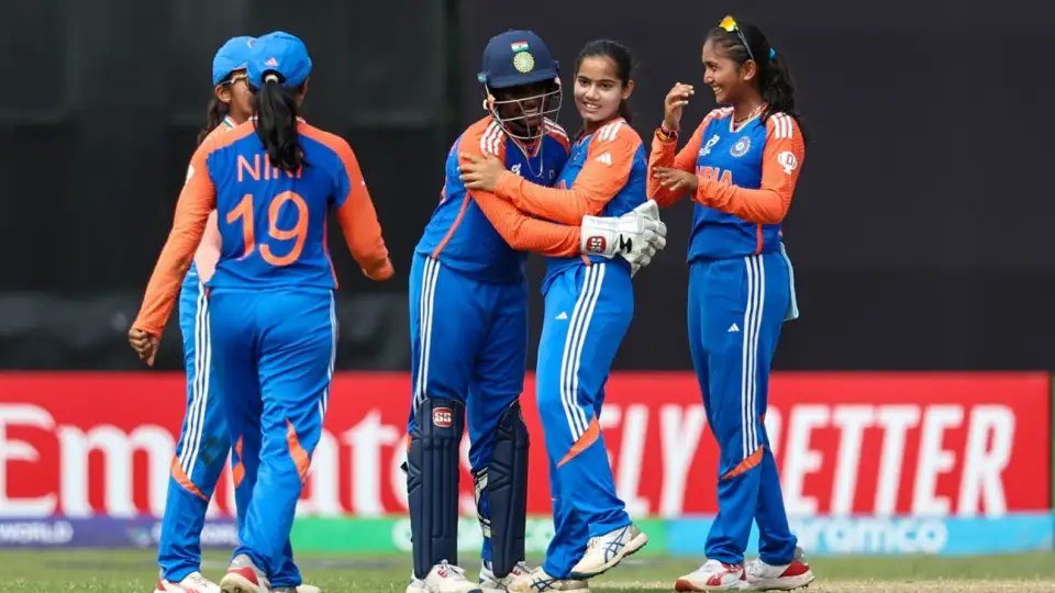 भारत महिला U19 टीम ने बांग्लादेश को हराकर आईसीसी महिला U19 T20 वर्ल्ड कप सेमीफाइनल में जगह बनाई।